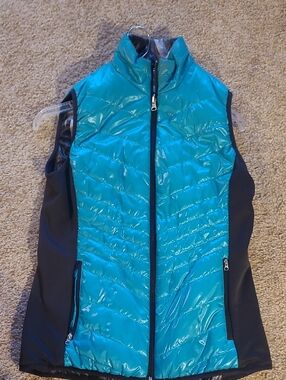 Xersion Reversable Teal And Black Quilted Vest with Black Side Panels